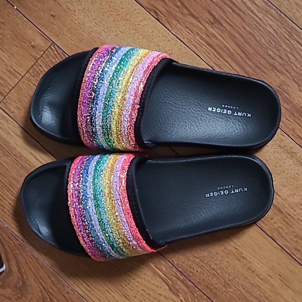 Kurt Geiger girls slide shoe